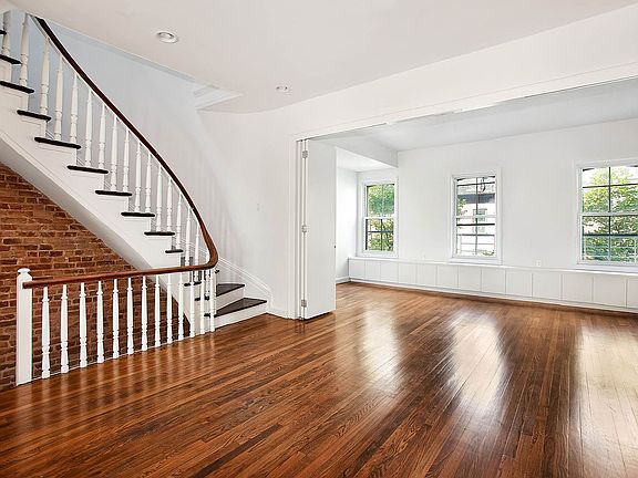 3rd image of 350 E 84th St #Penthouse