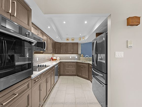 3rd image of 1 Sherwood St Unit 403