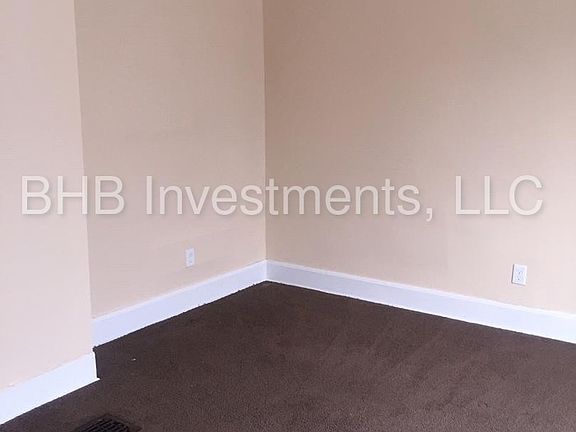 4th image of 1112 N Oakland Ave