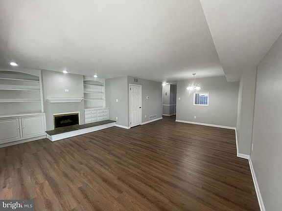 5th image of 7 Twin Brooks Dr