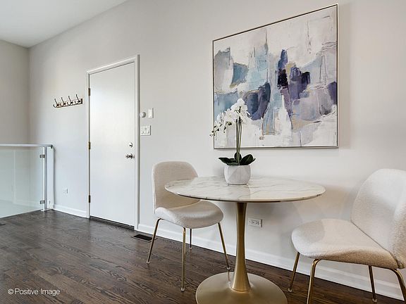 4th image of 1434 N Wood St #1N