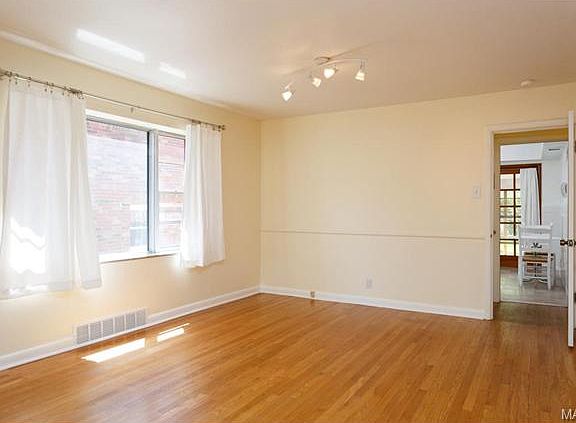 4th image of 7730 Stanford Ave