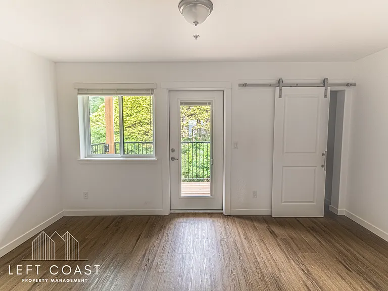 680 SE Highway 101 — Photo 10