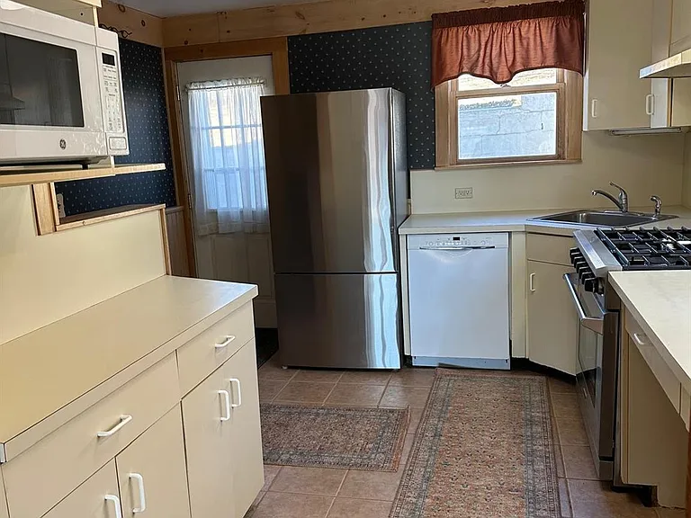 168 Pine Hill Rd #1 — Photo 2