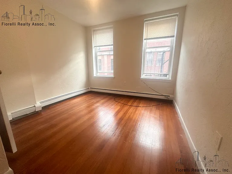 Charter St — Photo 4
