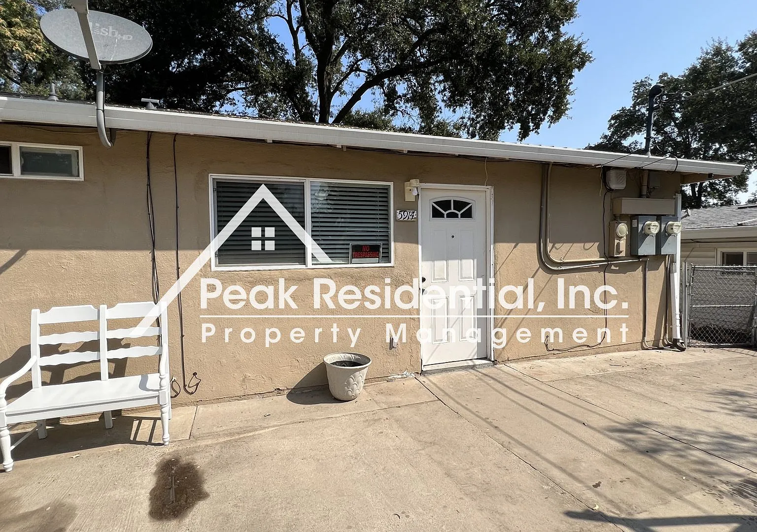 Carmichael 2bd/1ba Duplex near Manzanita & Auburn Blvd — Photo 2