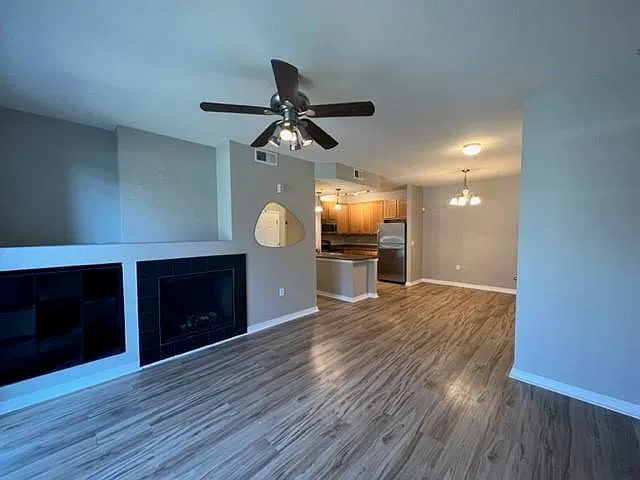 2 bed, 986 sqft, $1,695 — Photo 2