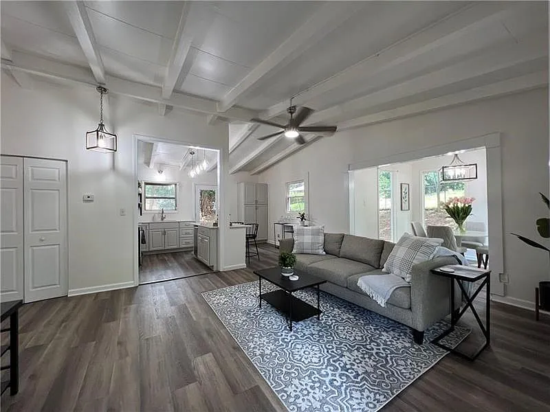 3 bed, 2.0 bath, 1092 sqft, $1,850 — Photo 3