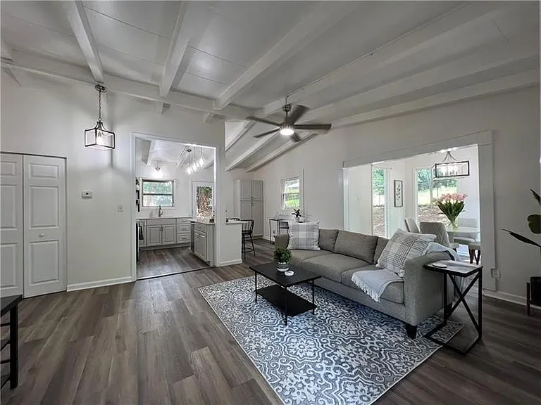2956 Monterey Dr — Photo 3