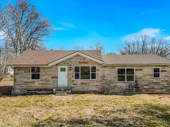 5211 Graves Rd, Sellersburg, IN 47172