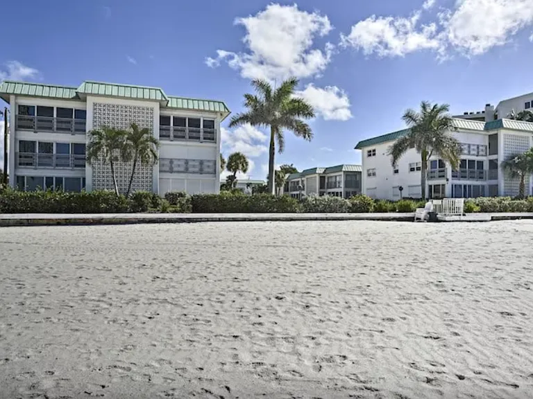 6500 Estero Blvd #D121 — Photo 23