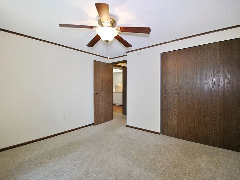 Surrey Park Apartments — Photo 20