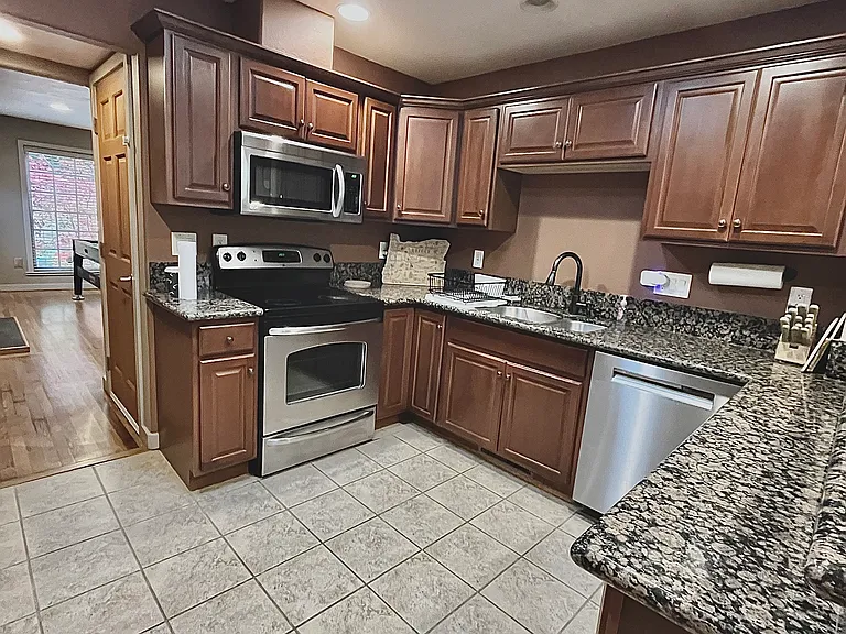 6180 SW Capitol Hwy — Photo 7
