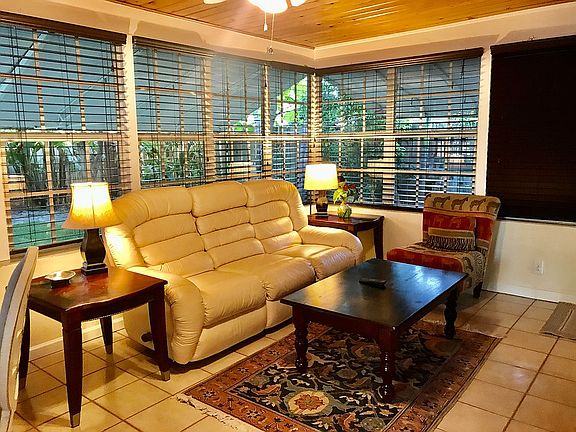 florida room facing back yar