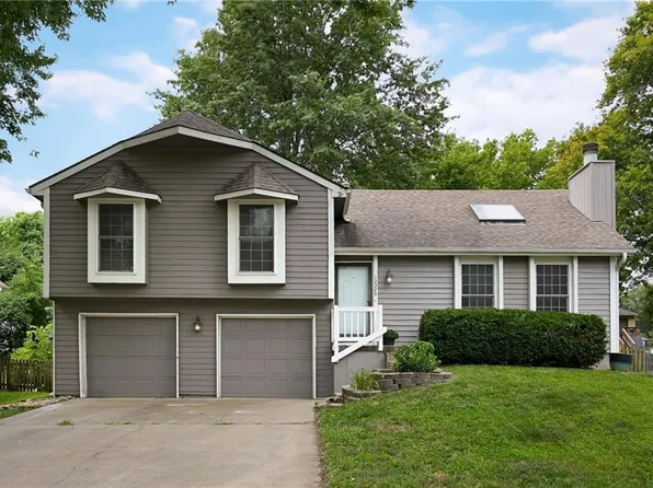 12926 S Arapaho Dr, Olathe, KS 66062