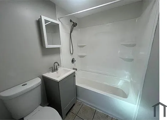 3 bed, $2,200 — Photo 3