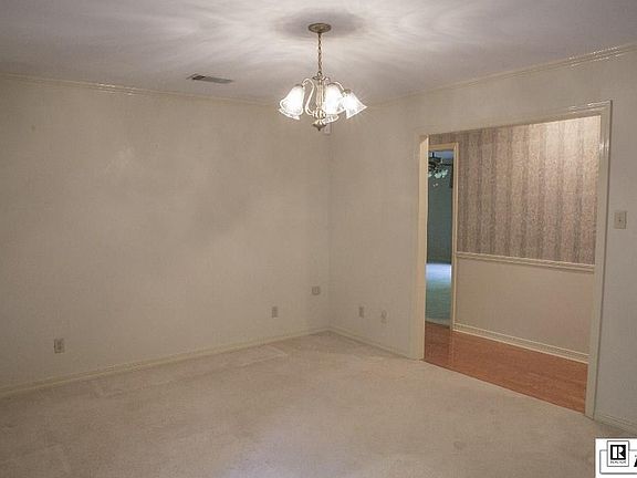 5th image of 703 Oakhurst Dr
