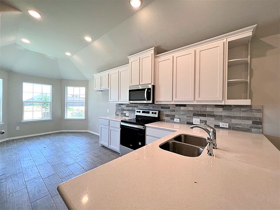 3rd image of 524 Lela Cir