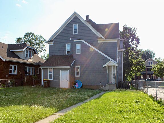 2nd image of 1420 Magnolia St