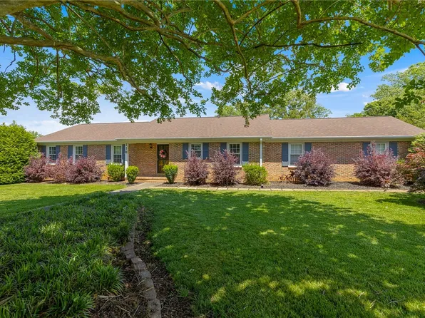 118 Cannon Ln, Easley, SC 29640