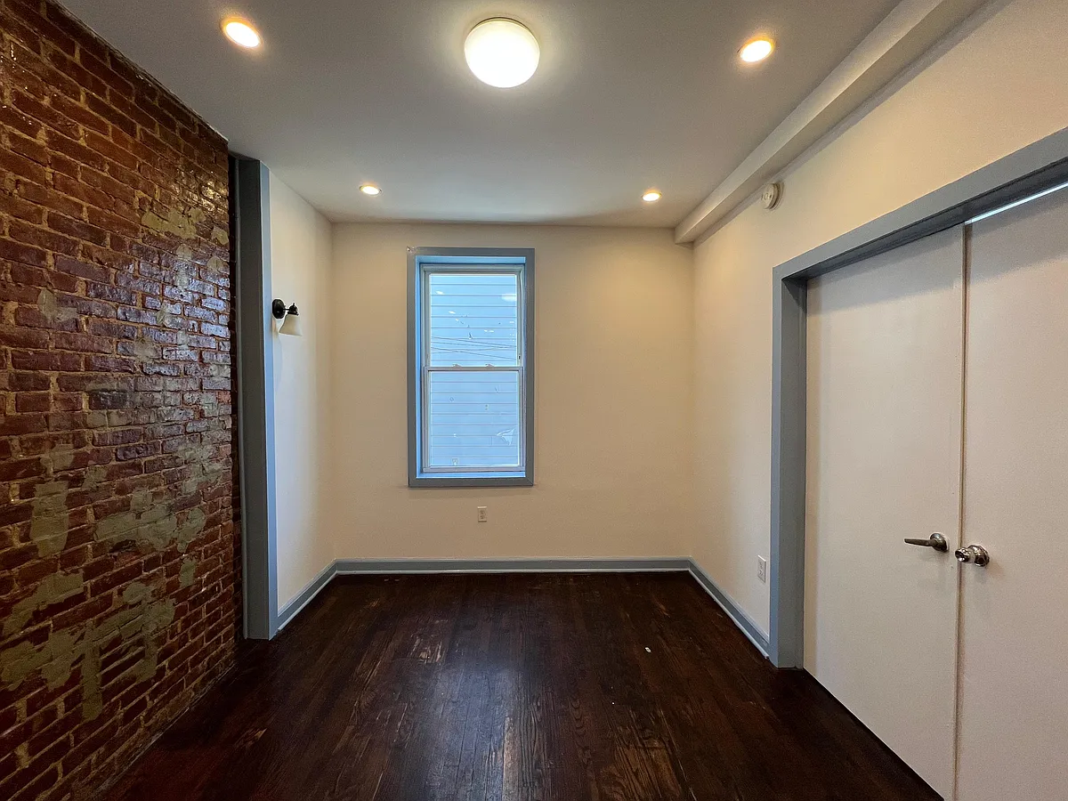 Building Photo - 93 Grant Ave #3E