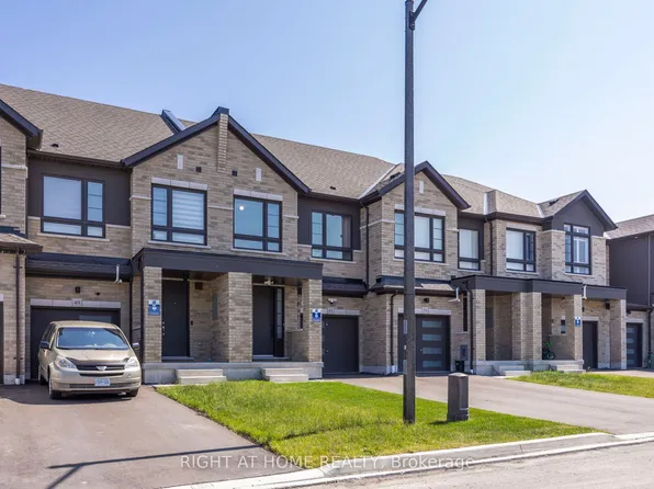 51 Peter Hogg Ct, Whitby, ON L1P 0N2