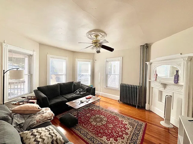 3 bed, 1.5 bath, 9999 sqft, $4,700 — Photo 4