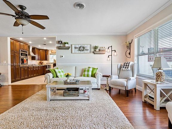 5th image of 4112 Hayes St #4112