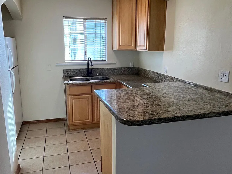 4430 Boundary St — Photo 3