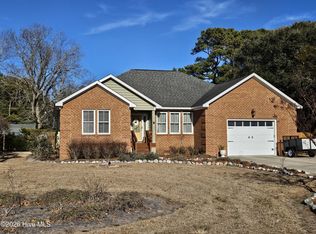 104 Acorn Ln, Point Harbor, NC 27964