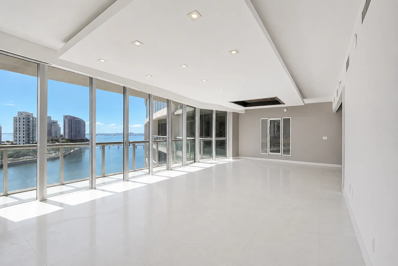 3 bed, 2.5 bath, 1977 sqft, $8,650 — Photo 3
