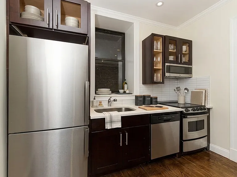 1377 Lexington Ave #1C — Photo 2