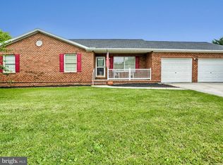 16 Ashfield Dr, Littlestown, PA 17340