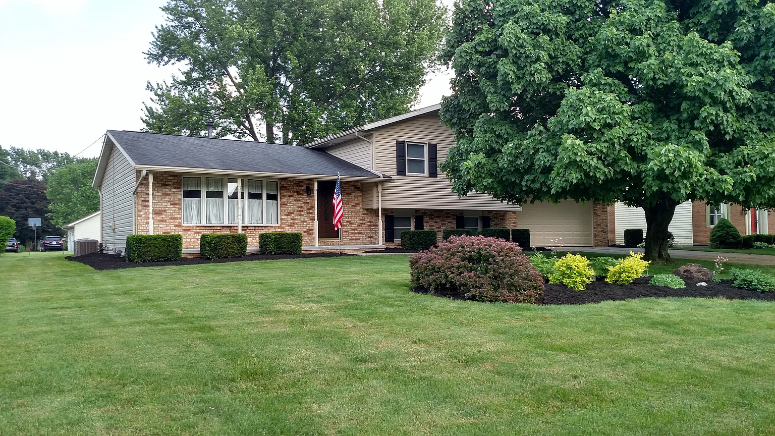 5864 Linder Cir NE photo 1