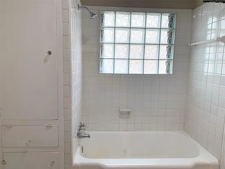 307 Avondale St #1 — Photo 15