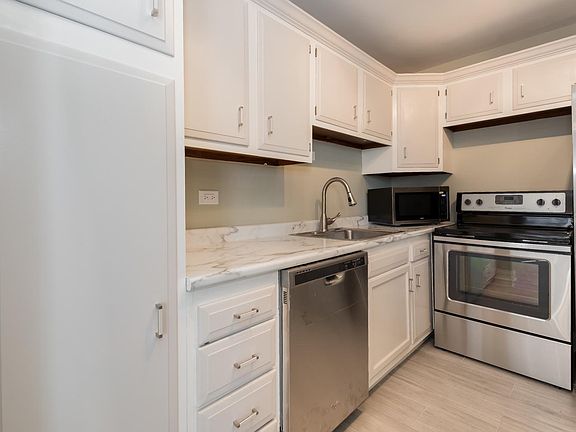 5th image of 4300 W Ford City Dr APT 506