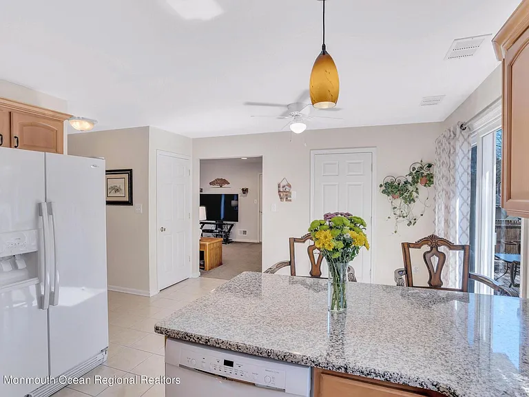 732 3rd Ave — Photo 8
