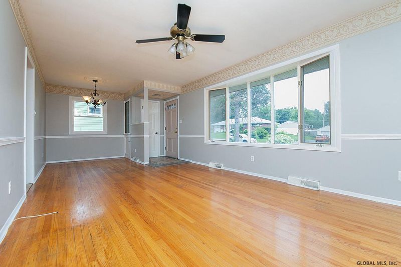 4th image of 7 BUTTERCUP Drive
