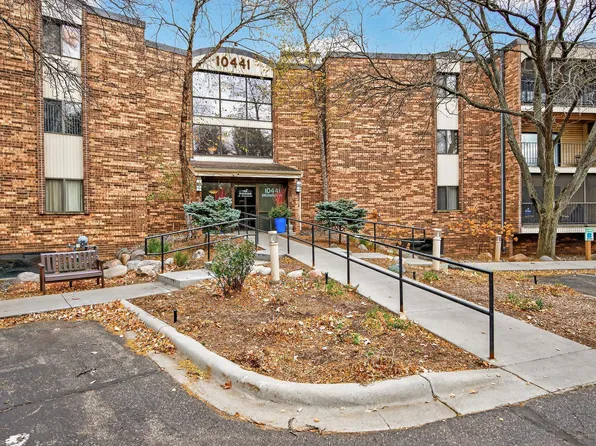 10441 Greenbrier Rd APT 222, Minnetonka, MN 55305