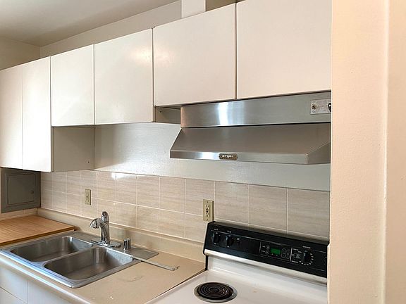 5th image of 8225 NE 124th St