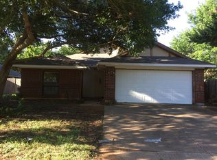 2202 Reverchon Dr, Arlington, TX 76017