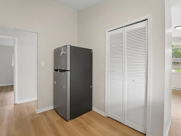 5038 Betsy Dr — Photo 7