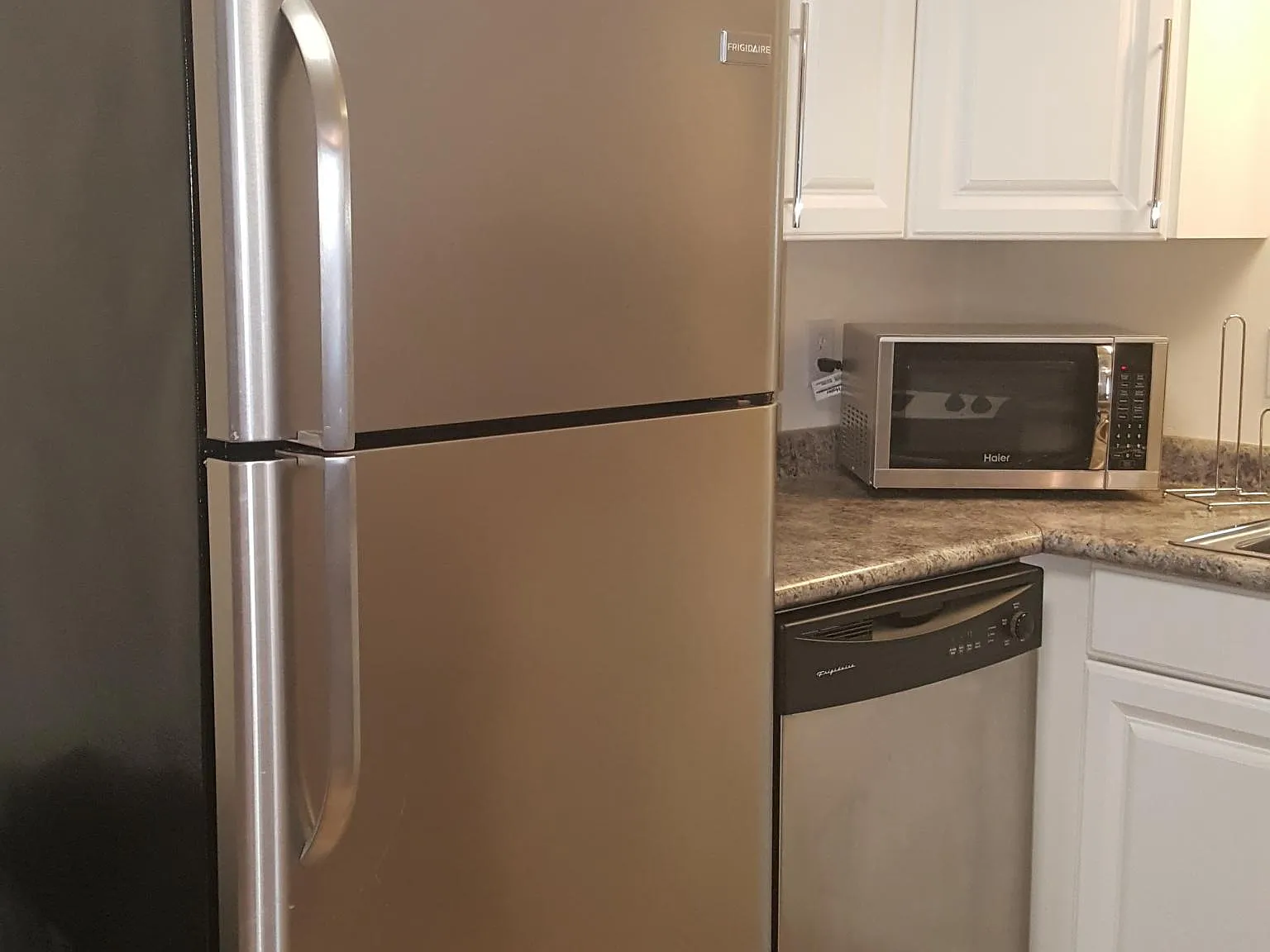 1 bed, 700 sqft, $995 — Photo 3
