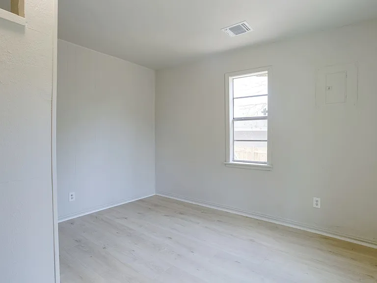 221 Porter Dr — Photo 17