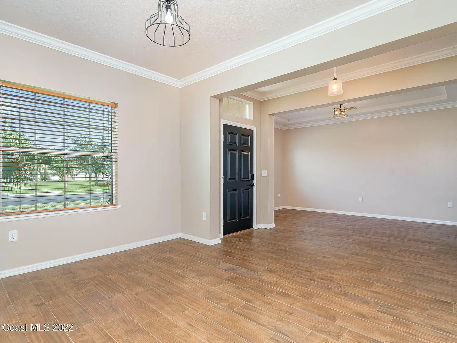 4 bed, 3.0 bath, 2428 sqft, $3,000 — Photo 2