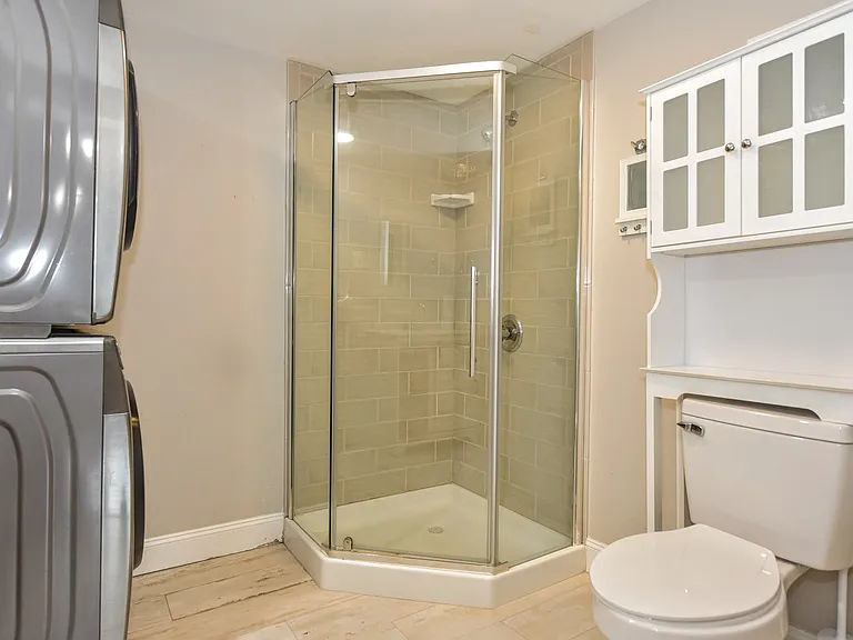 6 Standish Ln — Photo 9