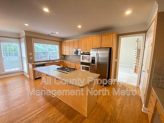3rd image of 2024 Belridge Ct SE
