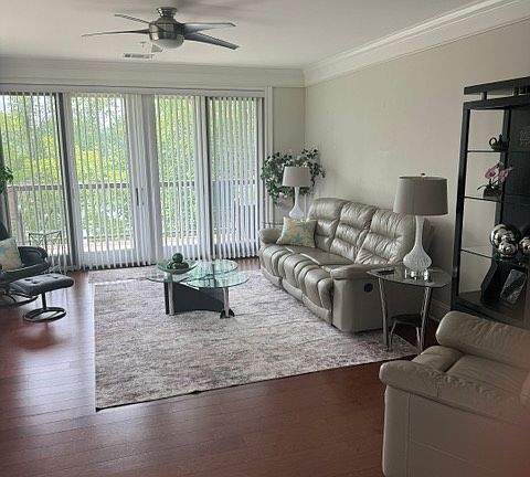 4th image of 300 Watermarke Ln