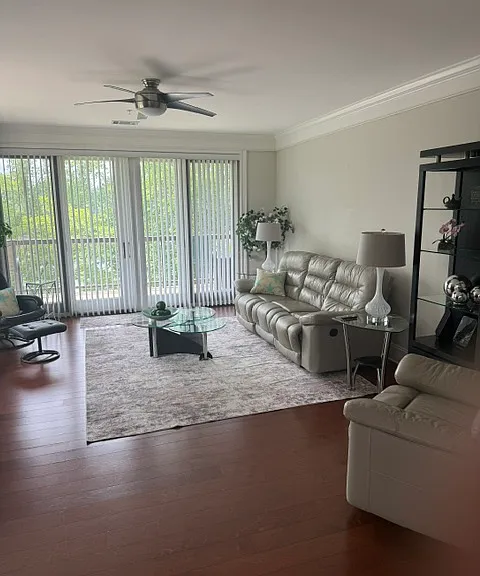 300 Watermarke Ln — Photo 4