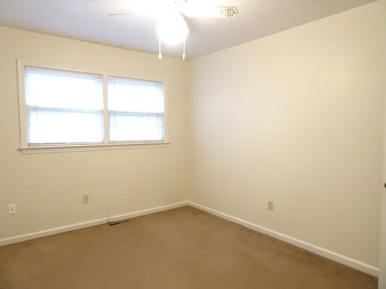 411 Hustings Ln #C — Photo 7